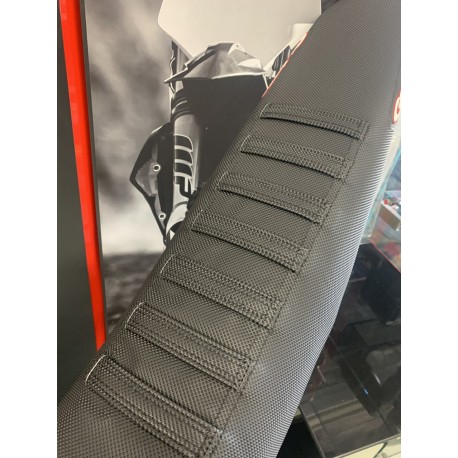 Funda de Asiento Guts Husqvarna Te/Fe 24-25 Negra.