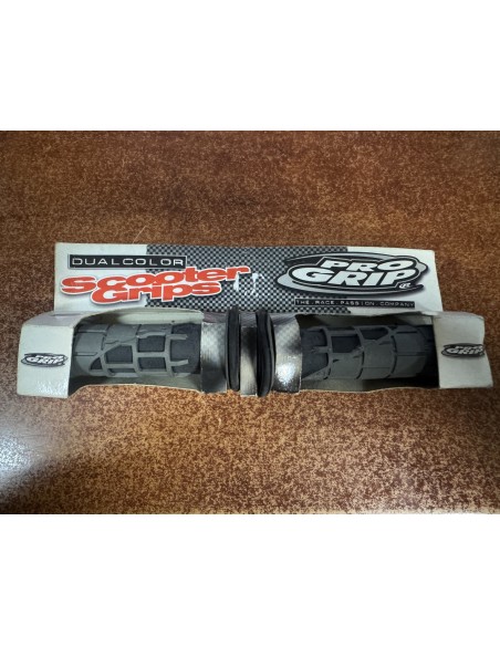 Juego de Puños Scooter Progrip Negro/Gris.